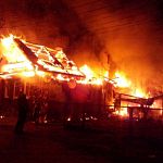Жители Малой Вишеры обсуждают ночной пожар в центре города