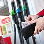 По данным Новгородстата, новгородцам грех – жаловаться на цены на бензин
