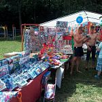 На празднике села Марево Владимир Львовский побеседовал с продавцами игрушек о китайских товарах