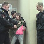  Год условно дал суд матери двоих детей, которая в новогодние праздники буянила в Великом Новгороде 