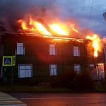Причины возгорания нежилого дома в Валдае вызвали бурное обсуждение в интернете