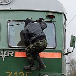 В Новгородской области с поезда сняли очередного зацепера