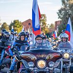 Новгородские мотоциклисты отмечают сегодня День рождения «повозки для верховой езды с керосиновым двигателем»