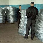 В Тверской области заключённые производят колючую проволоку 