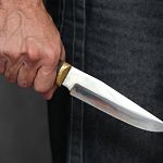 Новгородский грабитель напал с ножом на беременную продавщицу в Кировской области