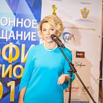 Вероника Минина рассказала звездам ТВ, что новгородки еще в древности ходили на каблуках