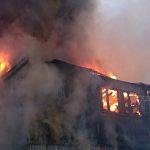 Строительный вагончик сгорел в Великом Новгороде