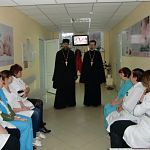 В Окуловской больнице открылась выставка против абортов