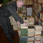 В парфинскую колонию передали полторы тысячи книг 