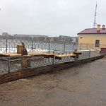 У новгородского кремля демонтировали два домика 