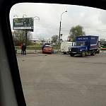 В Великом Новгороде машина врезалась в ограждение 