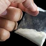 Сегодня вечером полицейские изъяли несколько «закладок», в которых предположительно находились наркотики 