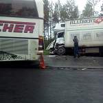 В Чудовском районе грузовик столкнулся с автобусом