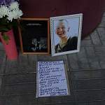 Фотофакт: у памятника Цою в Окуловке появился портрет Честера Беннигтона с обращением к жителям города