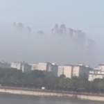 В Китае засняли на видео город с небоскребами в облаках