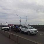 Фотофакт: на мосту Александра Невского ДТП, обе полосы на Софийскую сторону перекрыты