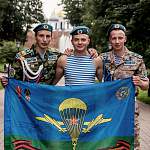 Фоторепортаж: Голубые береты в Великом Новгороде отмечают свой праздник