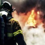 В Мошенском районе пожарные шесть часов тушили жилой дом