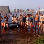 В субботу новгородские моржи почтили память Александра Панкратова, проплыв более 5 километров