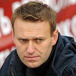 Неизвестные в масках и с ножами напали на агитпункт Навального