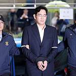Глава Samsung отправился в тюрьму на пять лет