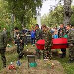 В Шимском районе погибших за родину солдат со всеми почестями предали земле