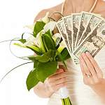 Новгородская невеста свадебными деньгами расплатилась с долгами брата 