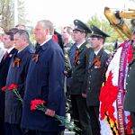 Торжественная церемония захоронения останков советских солдат в Мясном Бору