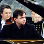  Заслуженный артист России Владимир Мищук - фортепиано  