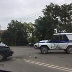 Фотофакт: в Великом Новгороде столкнулись полицейская машина и ВАЗ