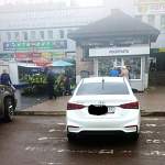 Фотофакт: «гондольер» припарковал машину на пешеходном переходе в Великом Новгороде