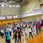 Ученики гимназии «Новоскул» сделали зарядку с чемпионом