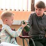 Еще два новгородских мальчика теперь осваивают уникальные бионические протезы