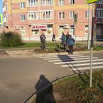 Фотофакт: у пешеходного перехода на Завокзальной делают долгожданный тротуар