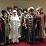 Новгородская команда руководителей провела фотосессию в средневековых нарядах перед защитой в РАНХиГСе