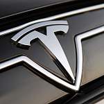 В Великом Новгороде впервые разбили автомобиль Tesla