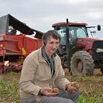 Боровичский фермер Иван Гелетей подсчитывает убытки от дождливого лета