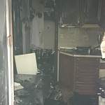 В многоэтажном доме на Корсунова, где загорелась квартира, пожарные спасли людей