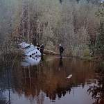 Видео: в Хвойнинском районе карстовые озёра отрезали две деревни от «большой земли»