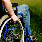 Новгородских инвалидов-колясочников обеспечат необходимыми техническими средствами  