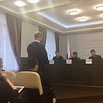 Представители Шимской и Мошенской ЦРБ объявили о скорых выплатах долгожданных зарплат