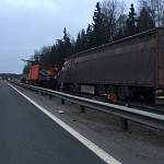 Фото: водитель грузовика погиб в ДТП под Великим Новгородом