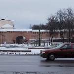 Фотофакт: в Великом Новгороде устанавливают новогоднюю ёлку