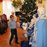 Новгородские и шимские дети получили подарки от «Деда Мороза ОНФ»