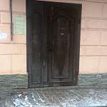 Хулиганы оставили офис новгородского «Яблока» без табличек