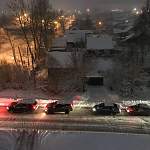 Фото: ДТП и вереницы машин в Великом Новгороде 2 февраля