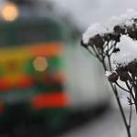 Железнодорожники Октябрьской магистрали усиленно занимаются снегоборьбой