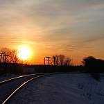 Фотофакт: солнце отражается на железной дороге в Валдае