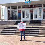 Мэр Великого Новгорода не обиделся на пикетчицу с плакатом