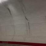 Пассажиров питерской подземки испугали здоровенные трещины на станции «Площадь Восстания»